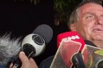 Bolsonaro diz que deu faca com seu nome para Alexandre de Moraes: “ficou meio apavorado”