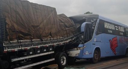 Nove ficam feridos em ônibus que bateu na traseira de caminhão em ato pró Bolsonaro no TO