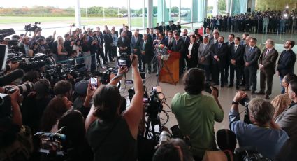 VÍDEO: Jornalistas gritam para tentar tirar de Bolsonaro reconhecimento da derrota