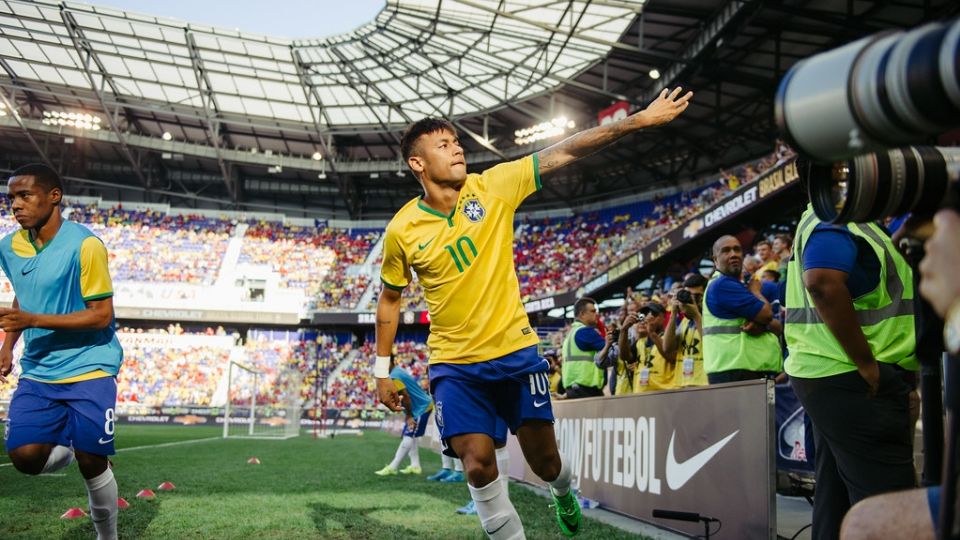 Neymar, atacante da Seleção Brasileira e do Paris Saint-Germain, revelado pelo Santos.