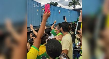 VÍDEO – Que lombra! Bolsonaristas festejam “carreta de fuzis para intervenção”