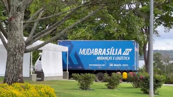 Muda Brasília: caminhões de mudança são vistos no Alvorada e Torto 