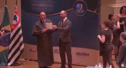 VÍDEO: Eduardo Bolsonaro é vaiado durante diplomação de eleitos em SP