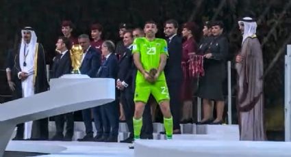 Por que goleiro argentino simulou pênis com o troféu? Ele próprio explica