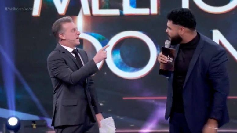 VÍDEO - Paulo Vieira para Huck: "Vou pra porta de quartel pedir a volta do Faustão"