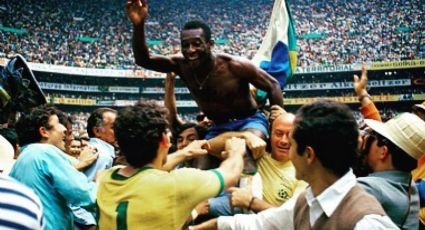 VÍDEO - Emicida sobre Pelé: "Um garoto negro que ousou ser Rei em um país racista"