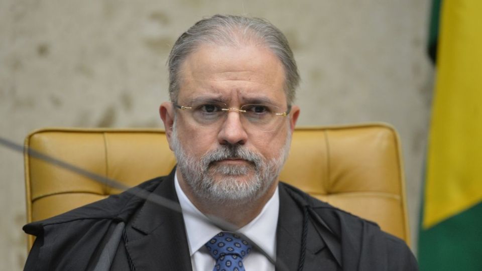 Aras surpreende e quer suspensão de último decreto de Bolsonaro