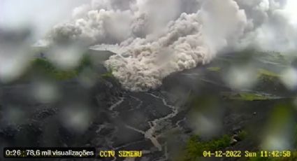 Vulcão entra em erupção na Indonésia