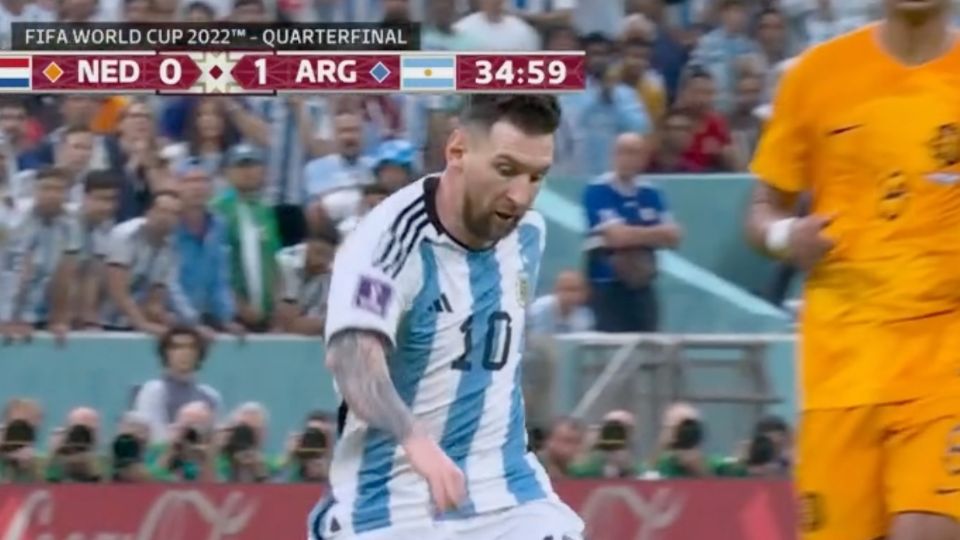 Messi deu o passe para o primeiro gol e marcou o segundo da sua seleção contra a Holanda nas quartas de final da Copa do Mundo do Catar 2022.