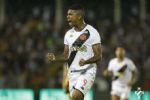 Foto ilustrativa de la nota titulada: Raniel, do Vasco, conta história emocionante de drogas, álcool e quase morte do filho