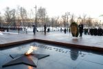 Na Rússia, Bolsonaro deixa confinamento para homenagear soldados comunistas