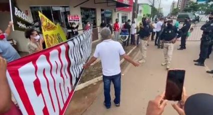 PRF de Porto Velho intimida manifestantes e manda abaixar faixas contra Bolsonaro; veja vídeos