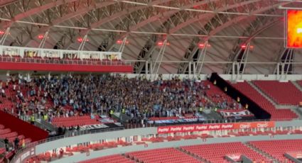 Papelão: Grêmio perde para o Inter, torcida entoa canto racista e quebra estádio; veja vídeo