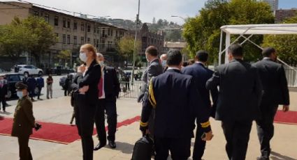 VÍDEO: Veja o momento em que Mourão é enxotado da posse de Boric aos gritos de "Fora Bolsonaro"