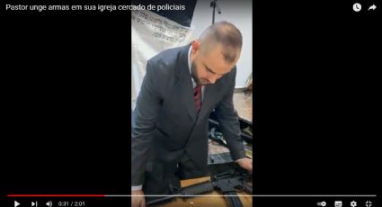 VÍDEO: Pastor abençoa armas ao lado de policiais e diz que elas são “Deus para a segurança”