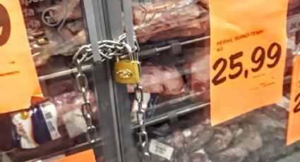 Miséria à la Bolsonaro: Mercado tranca vitrine de carnes com corrente e cadeado