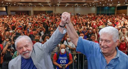 "Nós temos história”, diz Lula em ato de filiação de Requião; veja vídeo