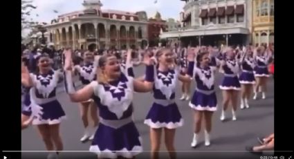 VÍDEO: Disneylândia apresenta ‘cheerleaders’ fantasiadas de indígenas e canto “escalpem eles”