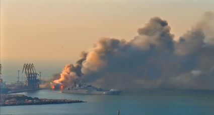 VÍDEO: Navio militar russo, com blindados e munição, é explodido por foguete ucraniano