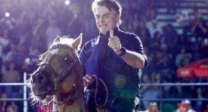 Bolsonaro debocha de internauta que questionou sigilos do governo : "Em 100 anos saberá"