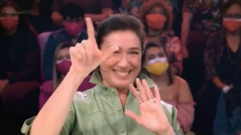 VÍDEO: Lilia Cabral faz um "L" ao vivo na Globo e bomba nas redes