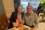 Advogado presenteia Alckmin com livro sobre perseguição a Lula; "Vi interesse sincero"