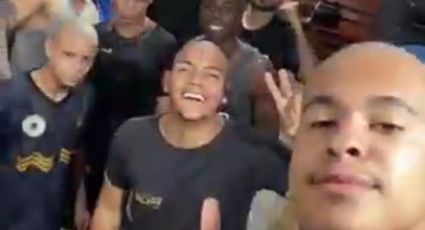 VÍDEO: Amigos raspam cabeça em apoio e emociona jovem com câncer