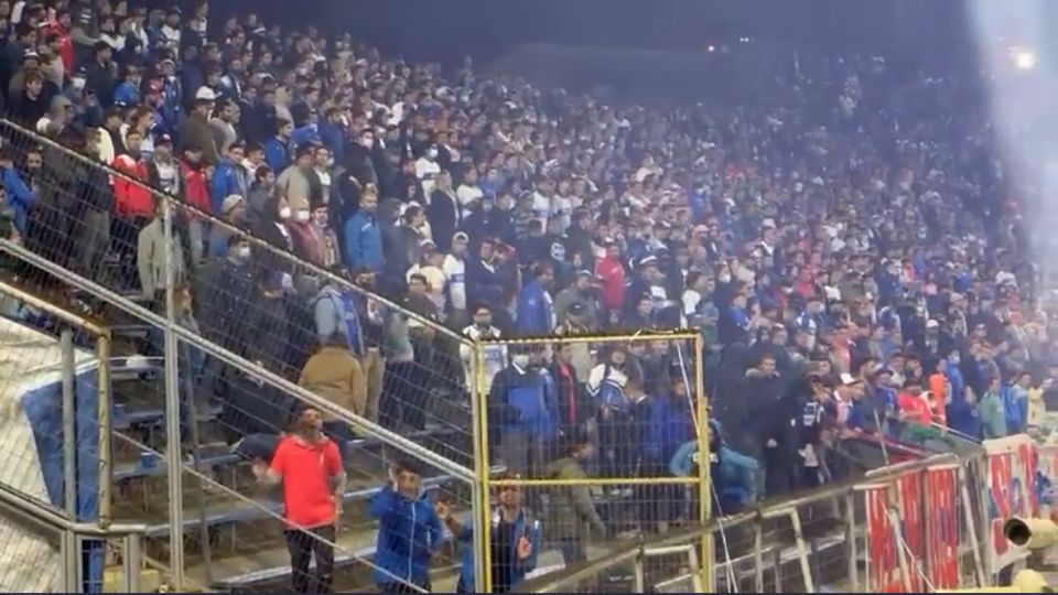 Cena de racismo em direção aos torcedores rubro-negros.