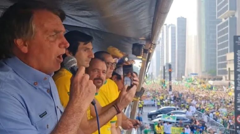 O ataque ao STF e ao TSE, por Bolsonaro e seus seguidores – Por Walter Barretto Jr.