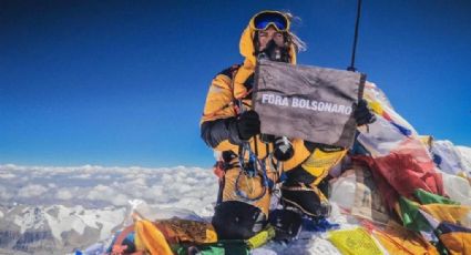 Brasileiro chega ao topo do Monte Everest e abre faixa “Fora Bolsonaro”