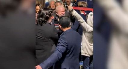 VÍDEO: Lula é saudado por estudantes na PUC-SP em lançamento de livro sobre sua prisão