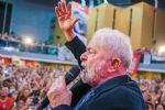 Lula: Brasileiros têm que escolher entre pagar luz e comprar comida e Bolsonaro privatiza Eletrobras