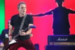 VÍDEO: Em show do Titãs plateia canta "Ei, Bolsonaro, vai tomar no .."