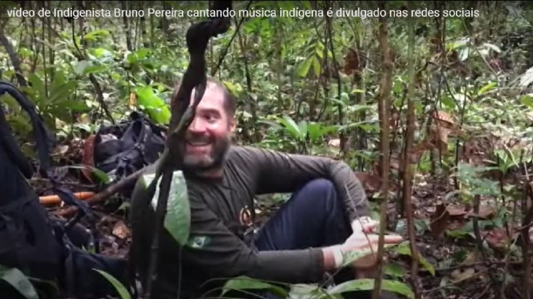 VÍDEO: Canto indígena de Bruno Pereira ganha remix emocionante de André Abujamra