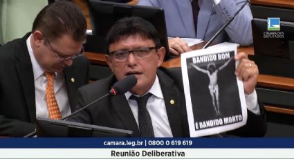 VÍDEO: Deputado bolsonarista defende que professora seja fuzilada em paredão: "jumenta comunista"