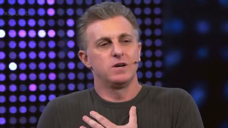 Luciano Huck é detonado após afirmar que "a esquerda no Brasil é atrasada"