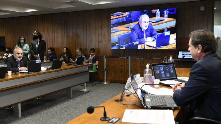 PT consegue travar PL do Veneno no Senado