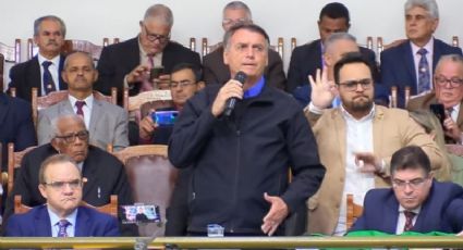 Bolsonaro faz proselitismo em culto em Juiz de Fora, mente e diz que pensou que facada era soco