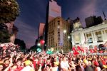 Explosões são registradas em ato com Lula na Cinelândia