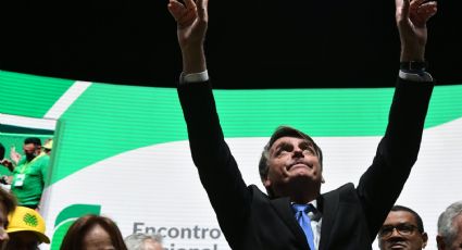 “Comprem suas armas, isso está na bíblia", diz Bolsonaro a ruralistas