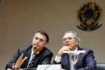 Consignado do Auxílio Brasil é perversidade com população vulnerável, diz presidente da Fenae