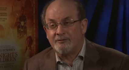 VÍDEO: Salman Rushdie, autor de "Os Versos Satânicos", é esfaqueado momentos antes de dar palestra