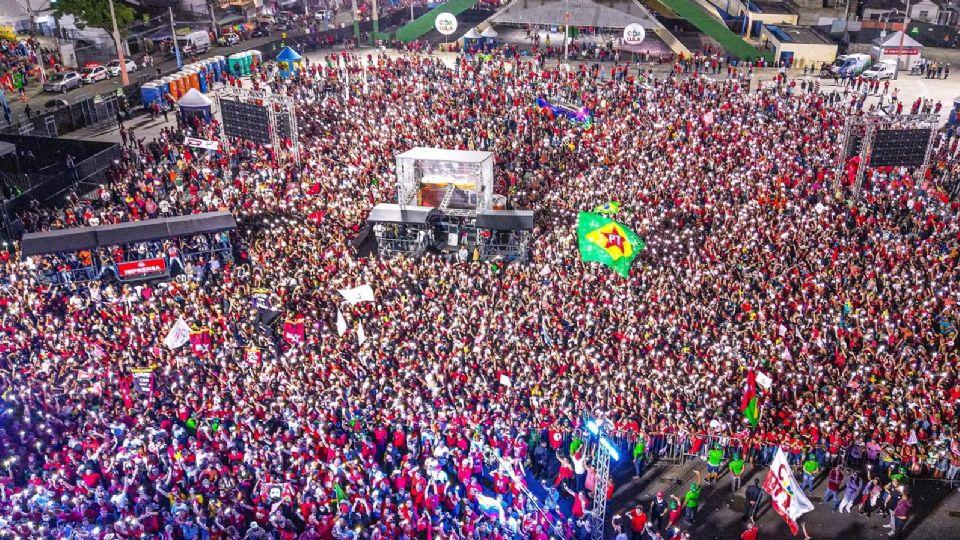 Lula reúne multidão em Campina Grande: 'Vocês vão dar uma surra em Bolsonaro'