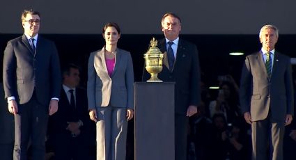 VÍDEO: Bolsonaro recebe coração de Dom Pedro I com festa e honrarias de chefe de Estado