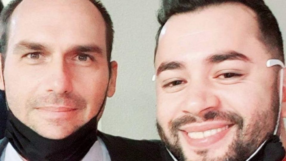Eduardo Bolsonaro visita Jorge Guaranho, assassino de Arruda, no hospital.