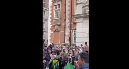 VÍDEO: bolsonaristas hostilizam a imprensa durante chegada do presidente a Londres