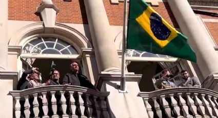 PT aciona TSE por ‘comício’ de Bolsonaro na sacada da embaixada em Londres