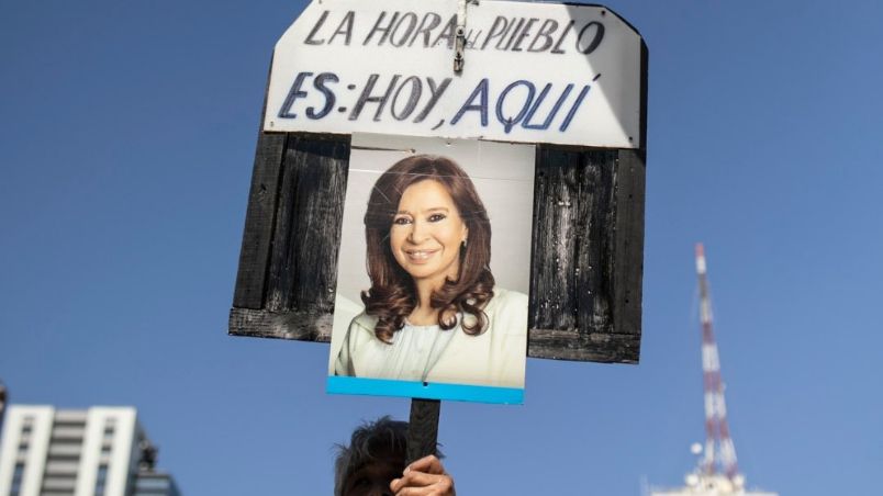 Argentinos vão às ruas contra atentado a Cristina Kirchner