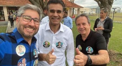 Rodrigo Garcia, candidato à reeleição em SP, posa com deputado acusado de assédio sexual