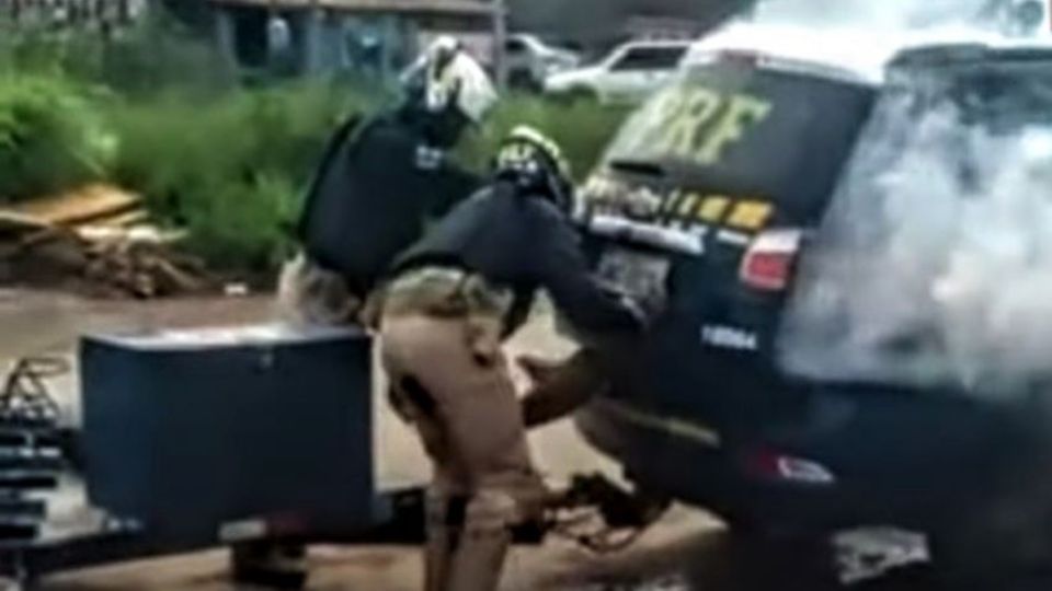 Agentes da PRF que mataram cidadão em Sergipe, asfixiado com gás lacrimogênio.